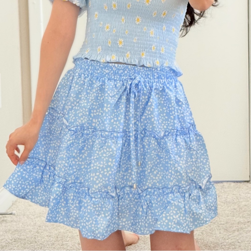 1️⃣ LEFT #011 | Floral Boho Tiered Mini Skirt | Light Blue | S/M | Banded Waist